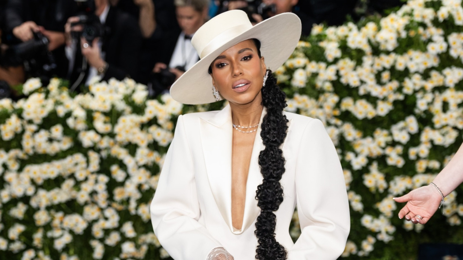 9 celebridades que hicieron grandes declaraciones de moda con sombreros