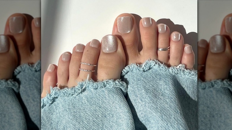 pedicura pastel brillante