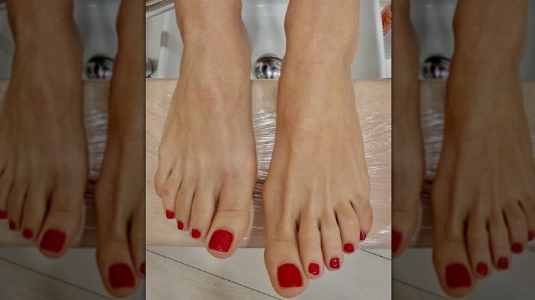 pedicura roja clásica