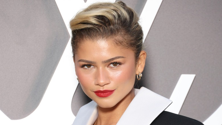 Zendaya en el desfile primavera/verano de ropa femenina de Louis Vuitton durante la Semana de la Moda de París en octubre de 2024