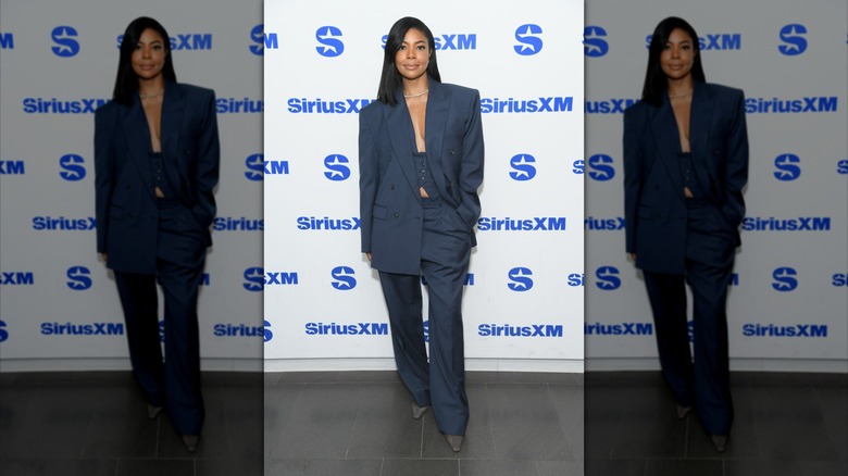 Gabrielle Union posa con traje azul de tres piezas