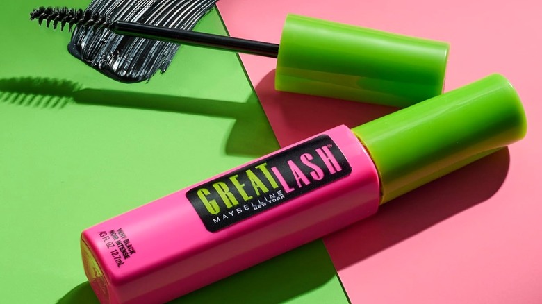 Tubo de máscara de pestañas Great Lash de Maybelline