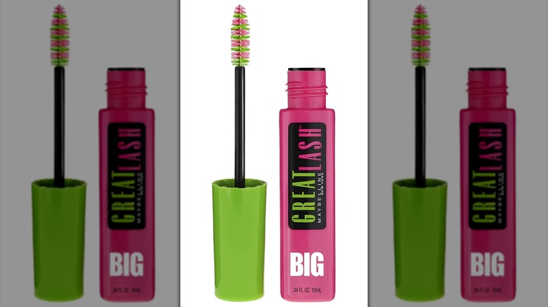 Tubo abierto de máscara de pestañas Maybelline Great Lash