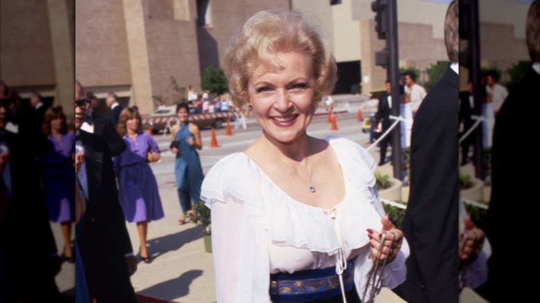 La actriz Betty White asiste a un evento en septiembre de 1983 en Los Ángeles, California