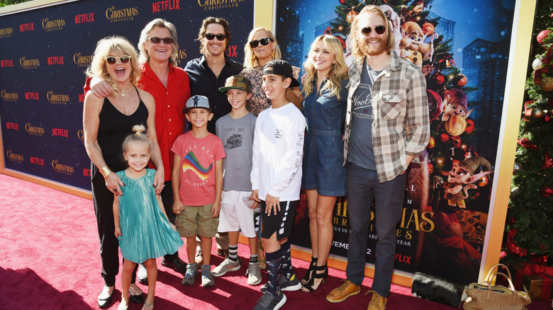 Goldie Hawn y Kurt Russell con sus hijos y nietos