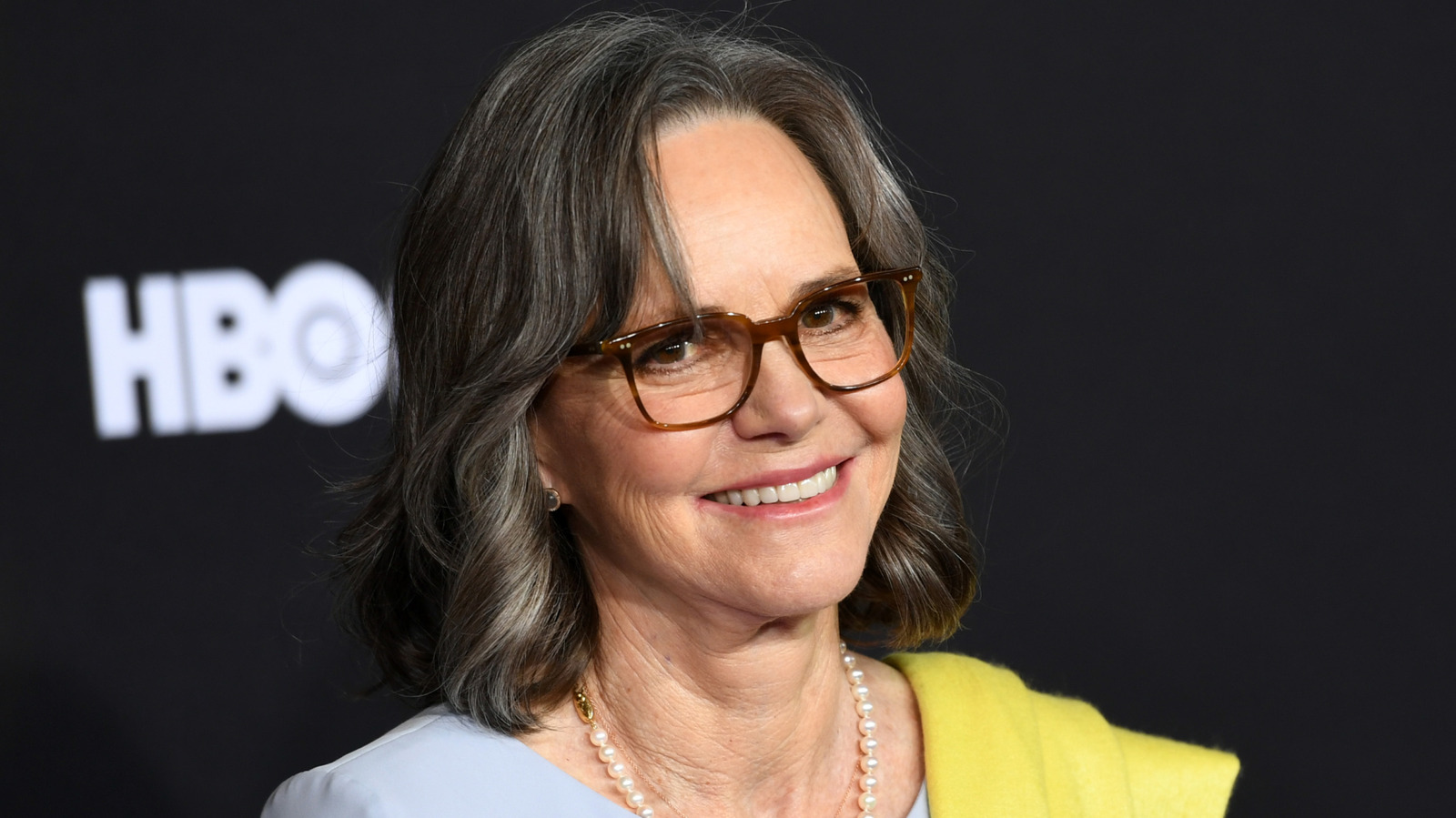 Sally Field admitió que su primera cita con su novio de los 70, Burt Reynolds, fue 'completamente borrosa'