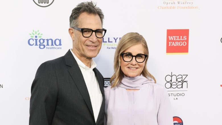 Maureen McCormick y Michael Cummings en una gala benéfica