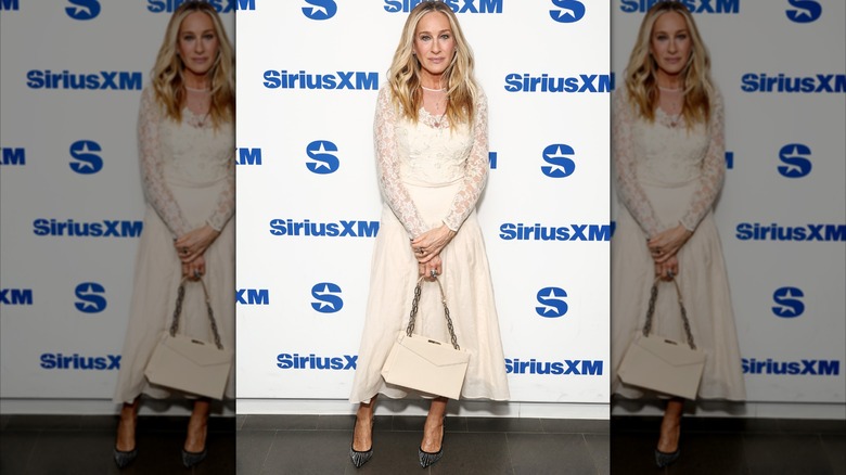 Sarah Jessica Parker con un vestido color crema