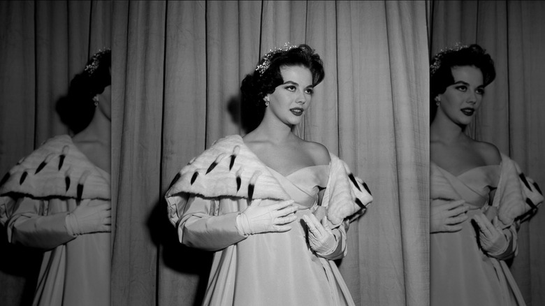 Natalie Wood asiste a la 29ª edición de los Premios de la Academia en Los Ángeles 1957