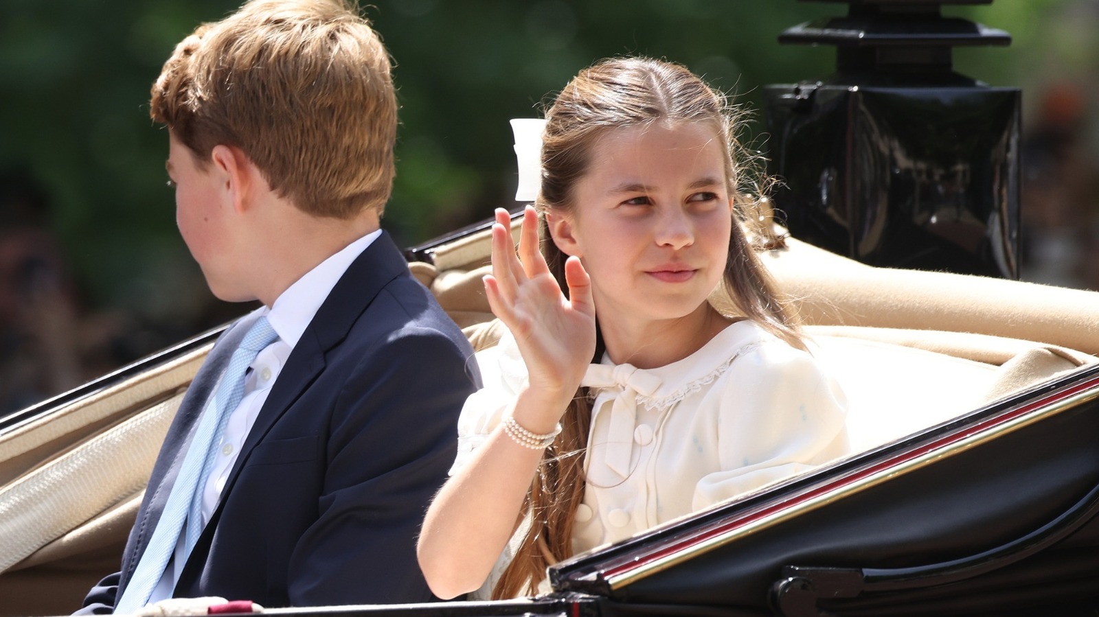 La princesa Charlotte, de 11 años, muestra su estilo británico preppy con jeans acampanados