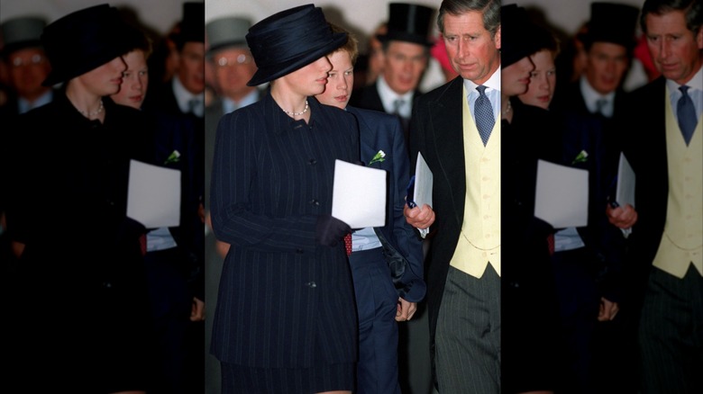 Zara Phillips, el príncipe Harry y el príncipe Carlos en la boda de Santa Montefiore y Simon Sebag-Montefiore en Londres en octubre de 1998