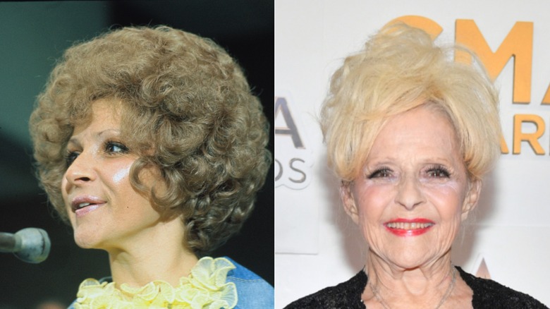 Brenda Lee con un peinado rizado de los años 70 a la izquierda y con cabello rubio ligeramente peinado en 2023 a la derecha.