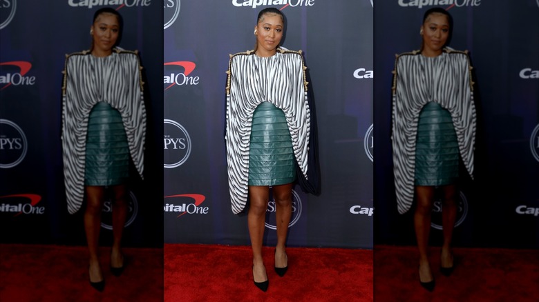Naomi Osaka posando en los Premios ESPY 2021.