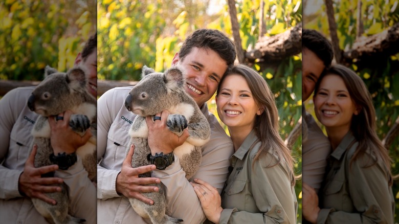 Bindi Irwin y Chandler Powell sosteniendo un koala