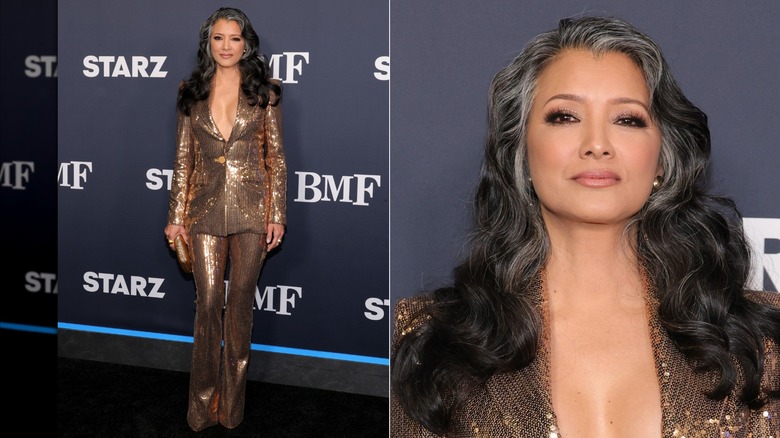 Imagen dividida de Kelly Hu con una combinación de pantalón y chaqueta de lentejuelas doradas en el estreno de 