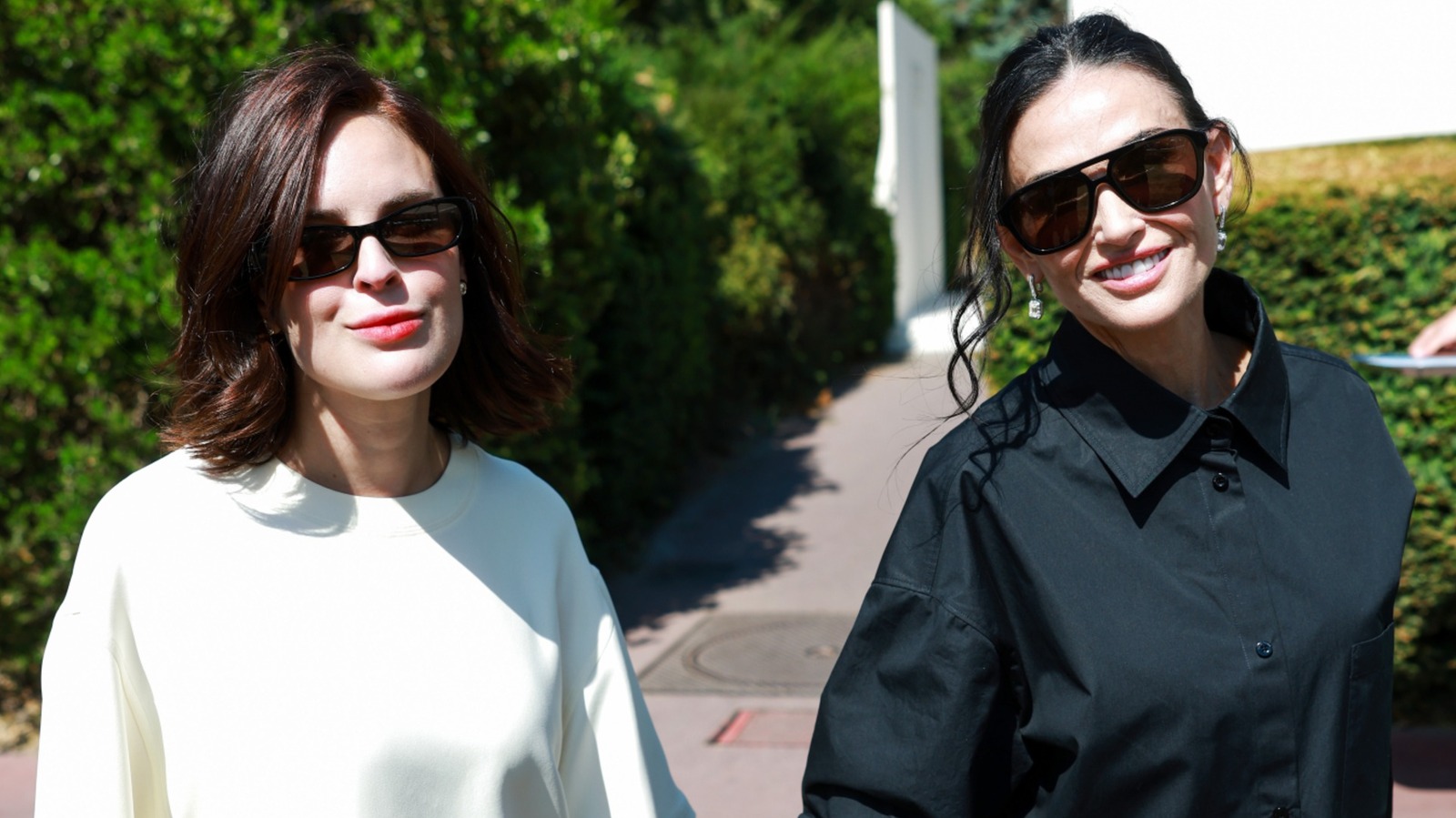 Demi Moore luce un raro peinado desordenado junto a su hija Tallulah en la Semana de la Moda de París 2026