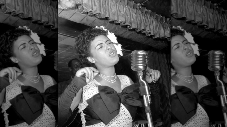 Billie Holiday actúa en el Club Downbeat de la ciudad de Nueva York, febrero de 1947.