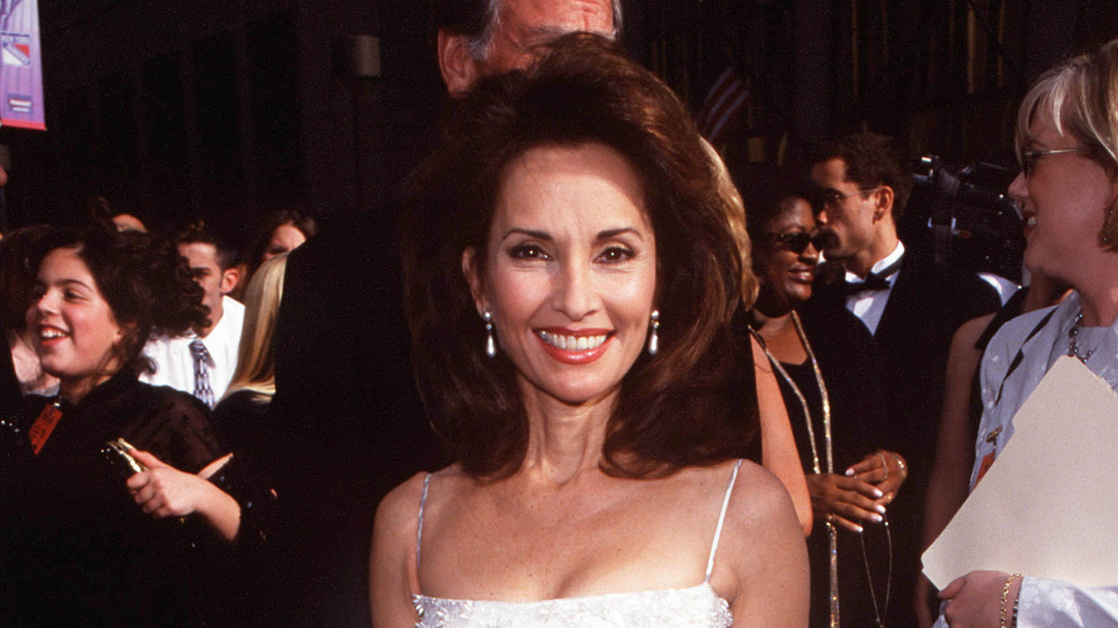 Las estrellas de telenovelas mejor vestidas en los premios Emmy diurnos de los años 90 y principios de los 2000