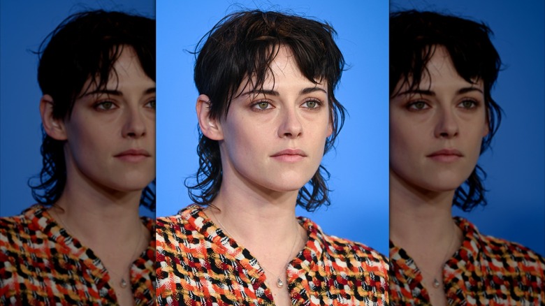 Kristen Stewart posa en la sesión fotográfica del jurado internacional durante el 73.º Festival Internacional de Cine de Berlín en el Grand Hyatt Hotel el 16 de febrero de 2023.