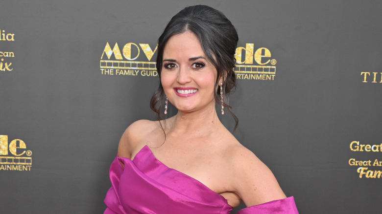 Danica McKellar en la alfombra roja