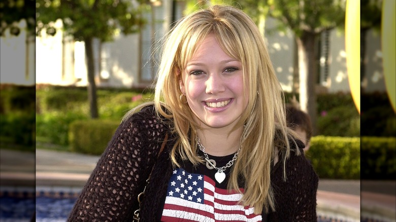 Hilary Duff posando en 2001