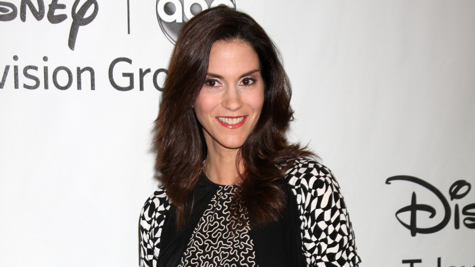 La apariencia de Jami Gertz cambió totalmente cuando lució un flequillo contundente