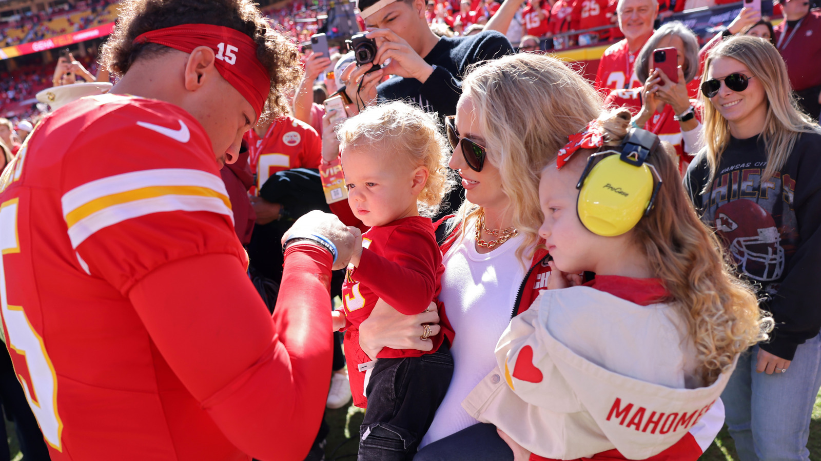Dulces instantáneas de Brittany Mahomes y sus 3 brillantes hijos