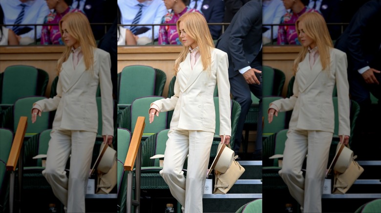 Nicole Kidman fotografiada en Wimbledon 2026 con un traje pantalón blanco