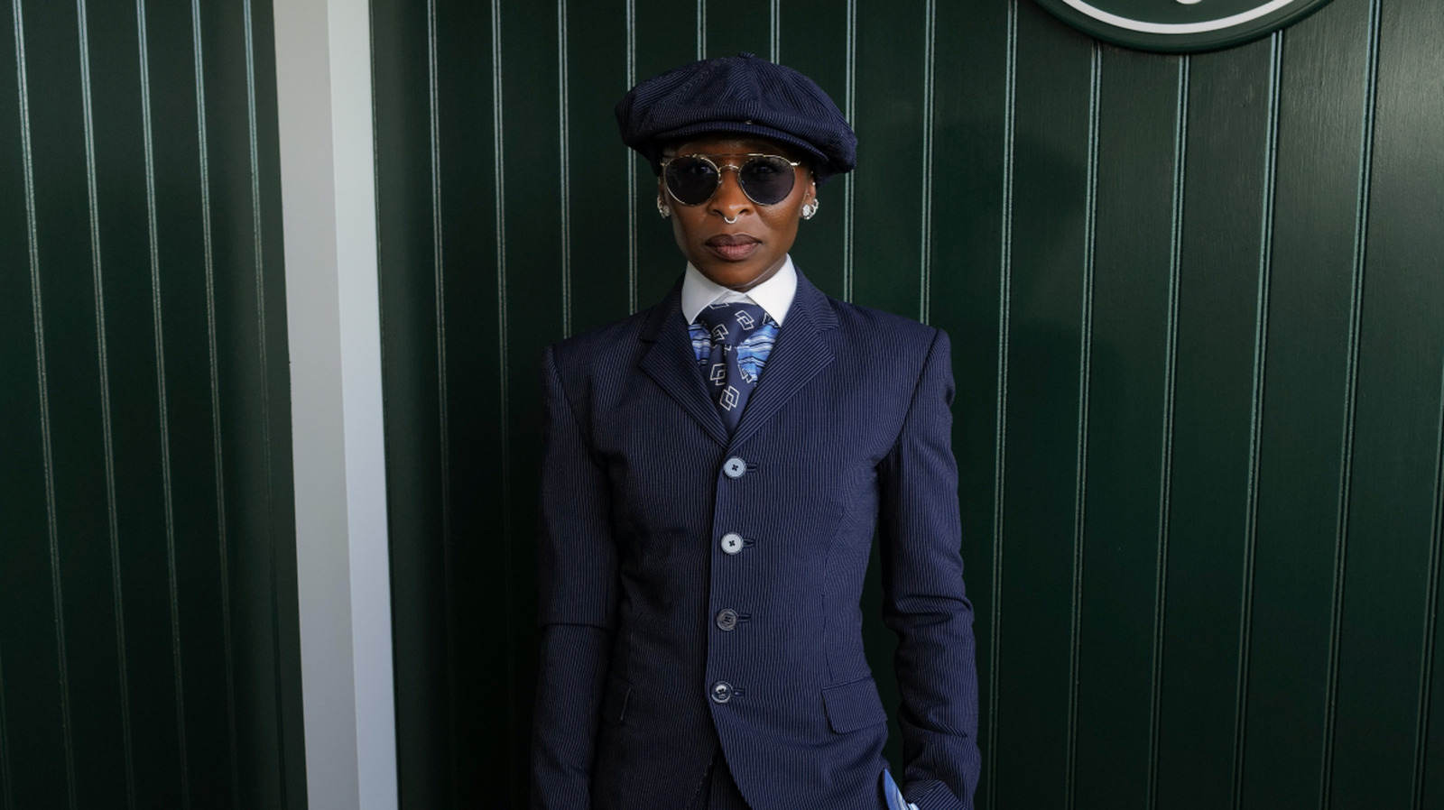 Asistentes de Wimbledon 2026 que aplastaron los looks inspirados en la moda masculina