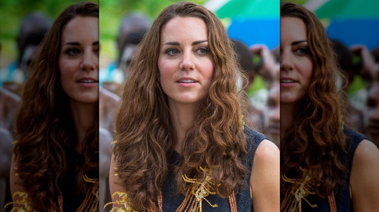 Kate Middleton durante un viaje de 2012 a las Islas Salomón.
