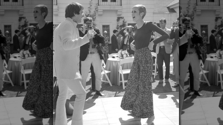 Twiggy bailando con Sonny Bono en una fiesta el 15 de mayo de 1967