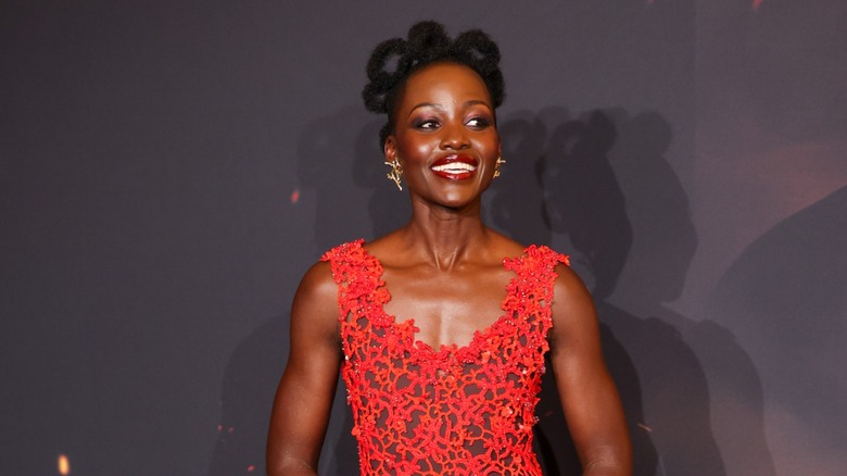 Lupita Nyong'o en el estreno en París de "La Odisea."