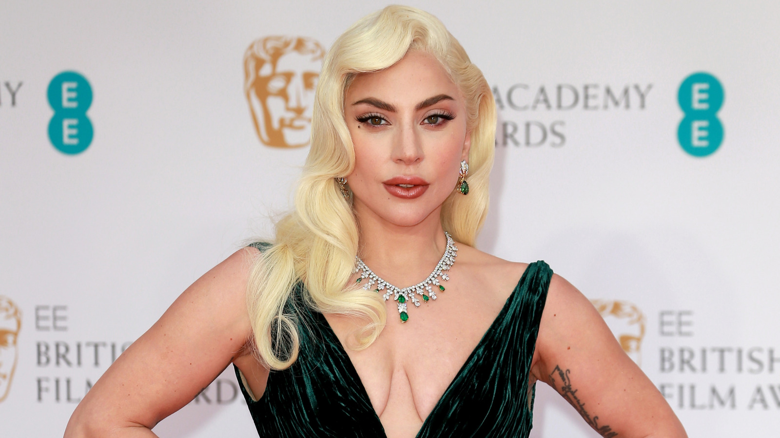 Los mechones rubios característicos de Lady Gaga se ven incluso mejor que su color de cabello natural