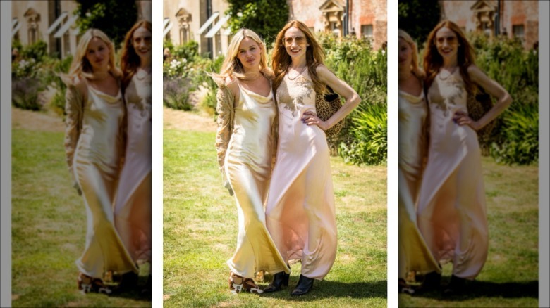 La modelo Jerry Hall luciendo un vestido blanco en su cumpleaños