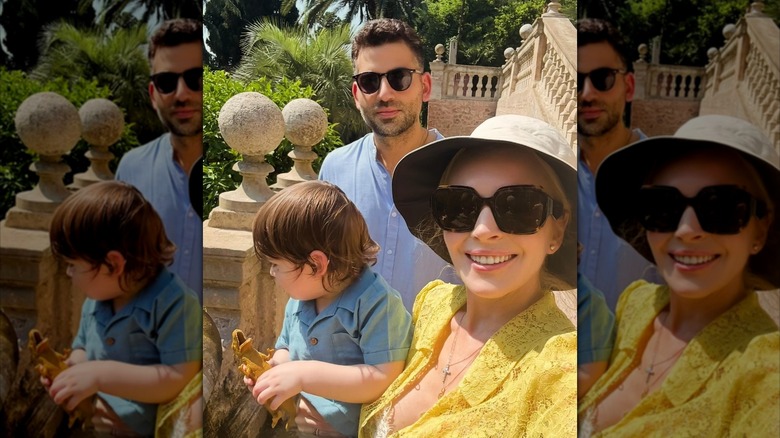 Lindsay Lohan sonríe en un selfie con Luai y Bader Shammas