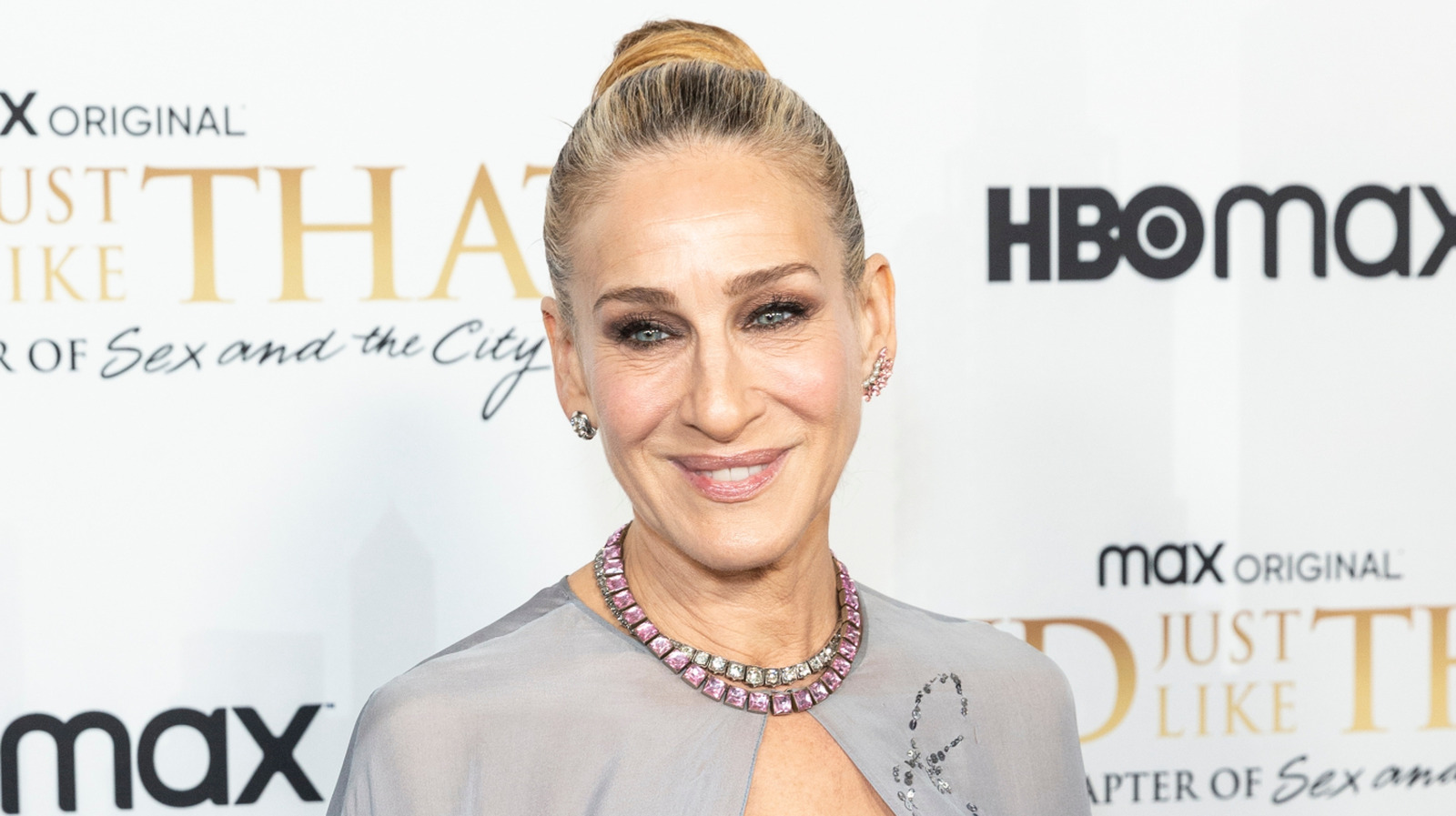 '¿Qué voy a hacer al respecto? ¿Detener el envejecimiento?': Sarah Jessica Parker no tiene tiempo para los que odian las canas