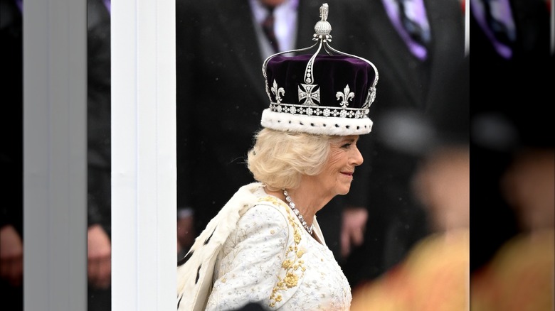 La reina Camilla en la coronación del rey Carlos en 2023.