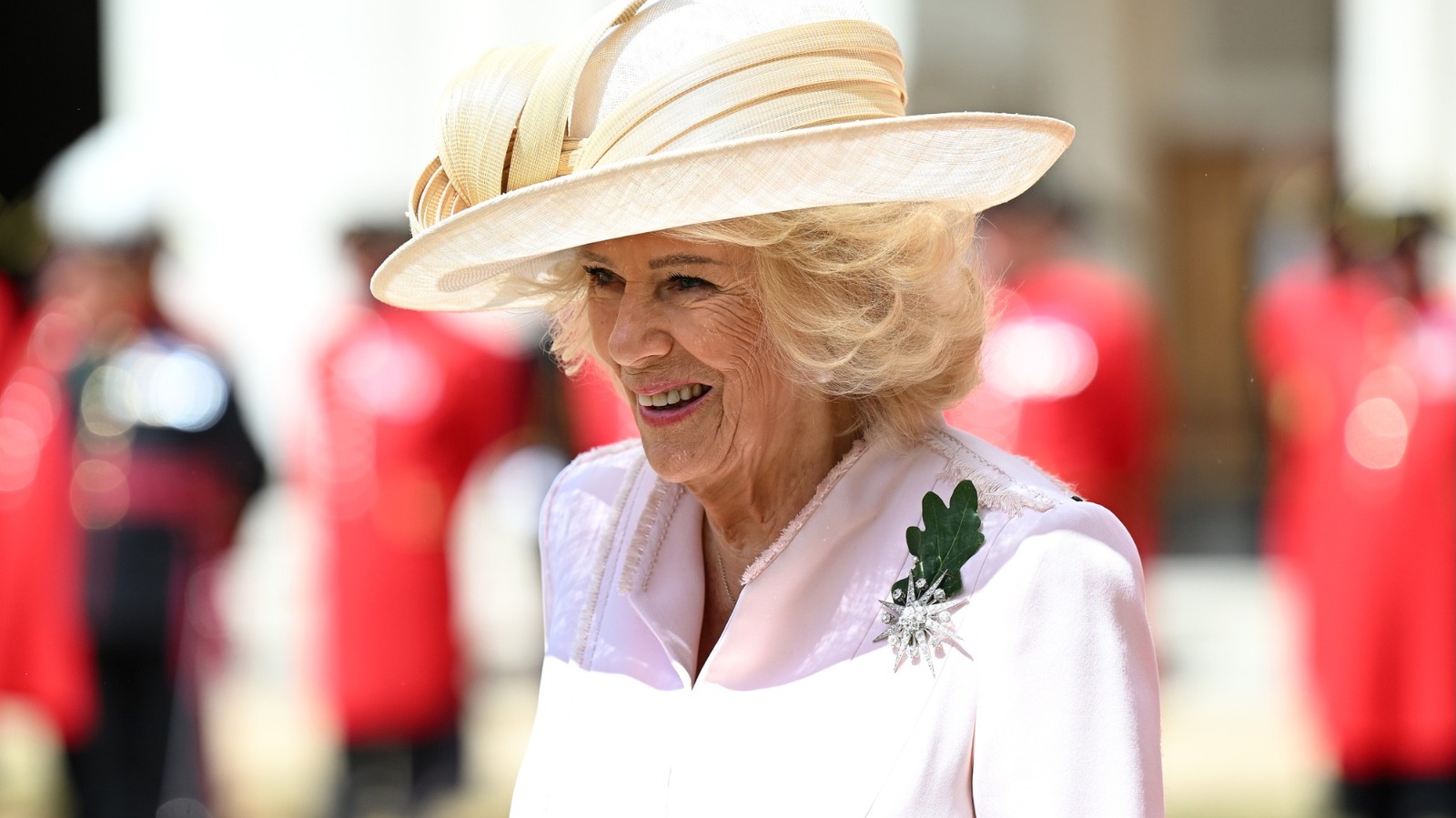 7 veces que la reina Camilla ha honrado a la reina Isabel a través de la moda