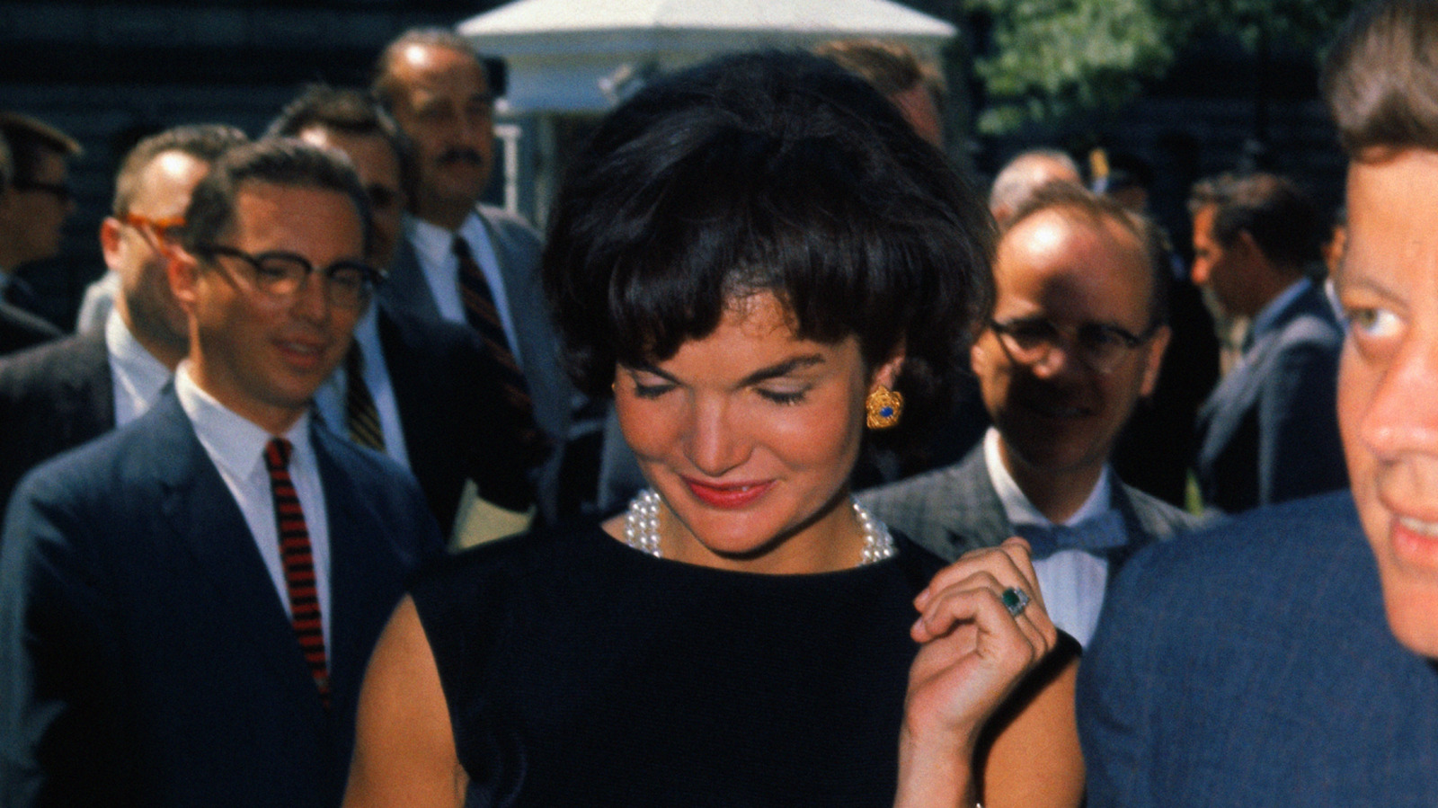 El anillo de compromiso de Jackie Kennedy establece tendencias en joyería con su diseño único