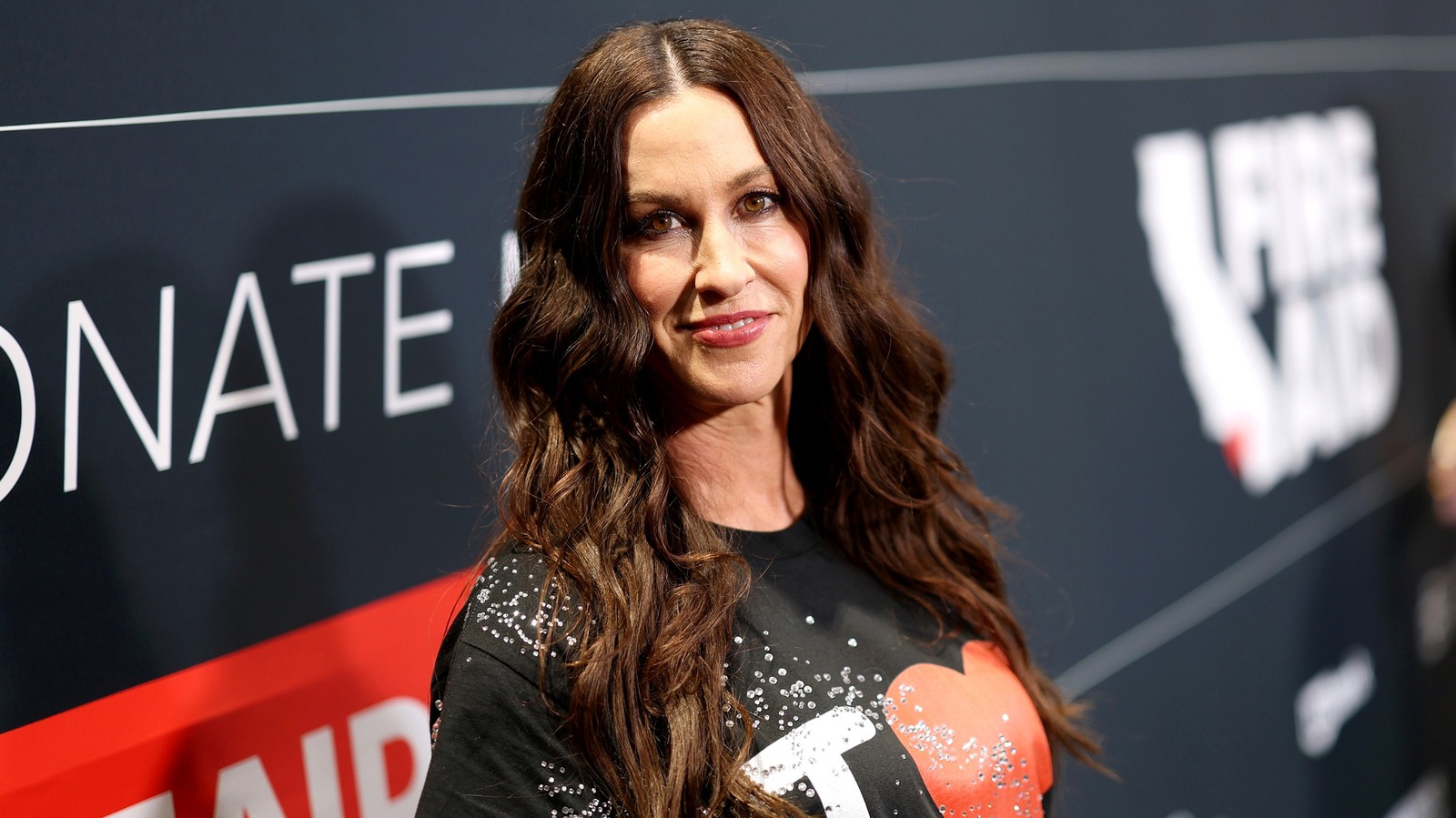 Alanis Morissette está adoptando el envejecimiento de forma natural y con mucho humor