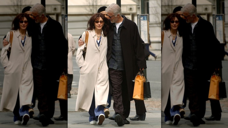 Ted Danson y su esposa Mary Steenburgen en Madison Avenue el 10 de abril de 2003 en la ciudad de Nueva York