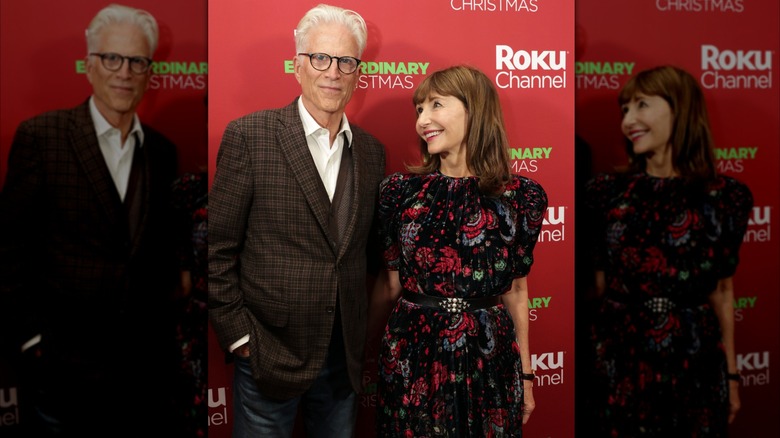 Ted Danson y Mary Steenburgen vistos en la película original de Roku EL EXTRAORDINARIO NAVIDAD DE ZOEY Estreno Los Ángeles, noviembre de 2021