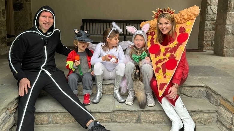 Henry Hager, Hal, Poppy, Mila y Jenna Bush Hager, todos disfrazados en Halloween.