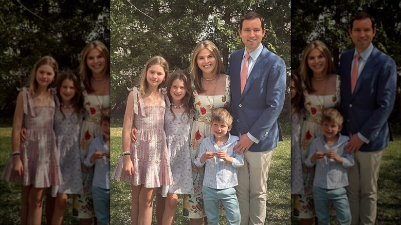 Mila, Poppy y Hal Hager posan con sus padres, Jenna Bush Hager y Henry Hager en Pascua.