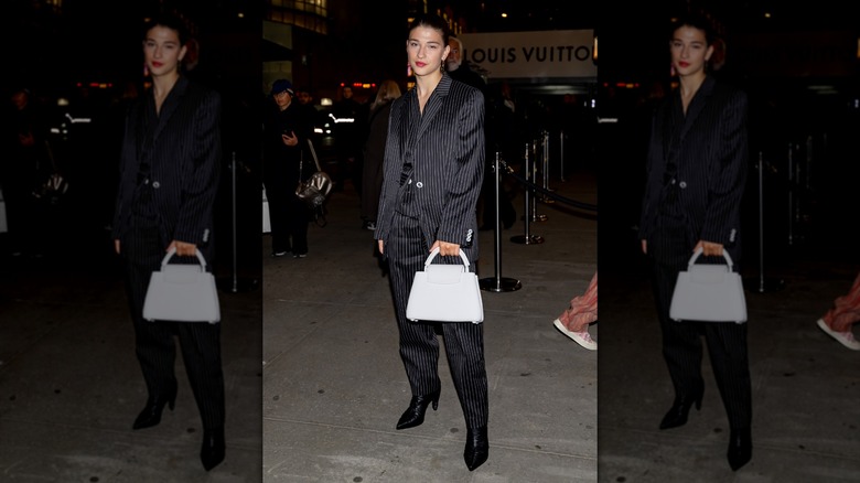 Phoebe Gates es vista en Midtown el 14 de noviembre de 2024