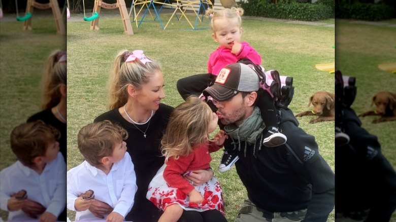 Anna Kournikova y Enrique Iglesias con tres de sus cuatro hijos
