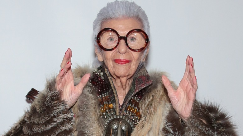 Iris Apfel en un evento en honor a su legado en 2016.