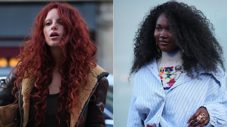 Dos mujeres con pelo largo y rizado y voluminoso.