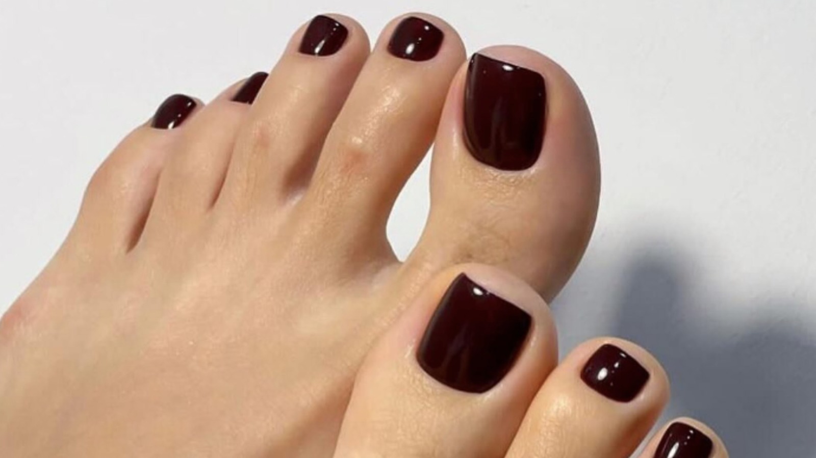 La temporada de sandalias casi ha terminado, pero estos colores de pedicura siguen siendo fabulosos para el otoño de 2026