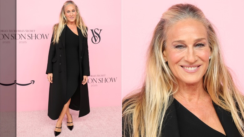 Imagen dividida de Sarah Jessica Parker luciendo un conjunto negro en el desfile de modas de Victoria's Secret 2025.